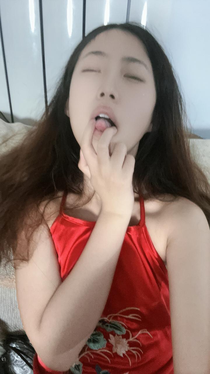 柯宝碎碎念 - 吊带红肚兜 第25张图片