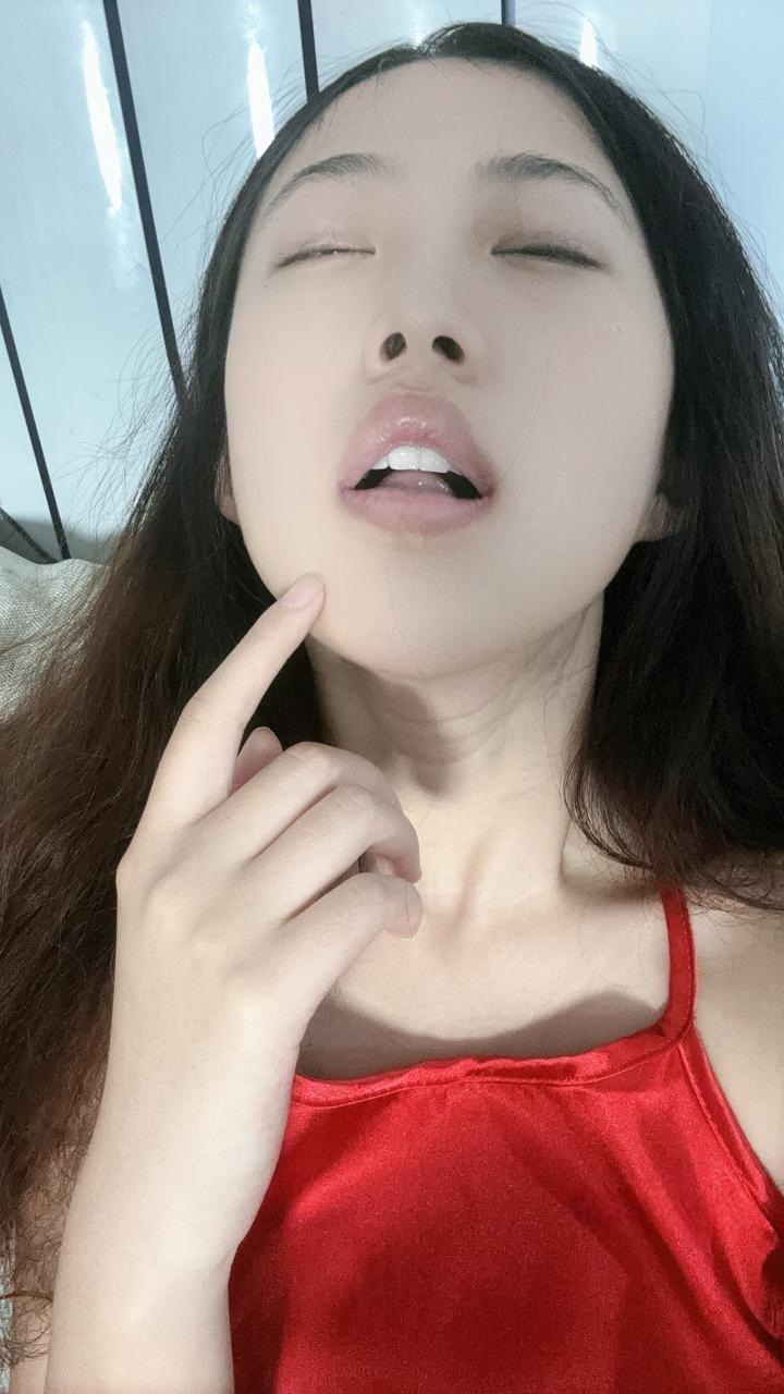 柯宝碎碎念 - 吊带红肚兜 第27张图片
