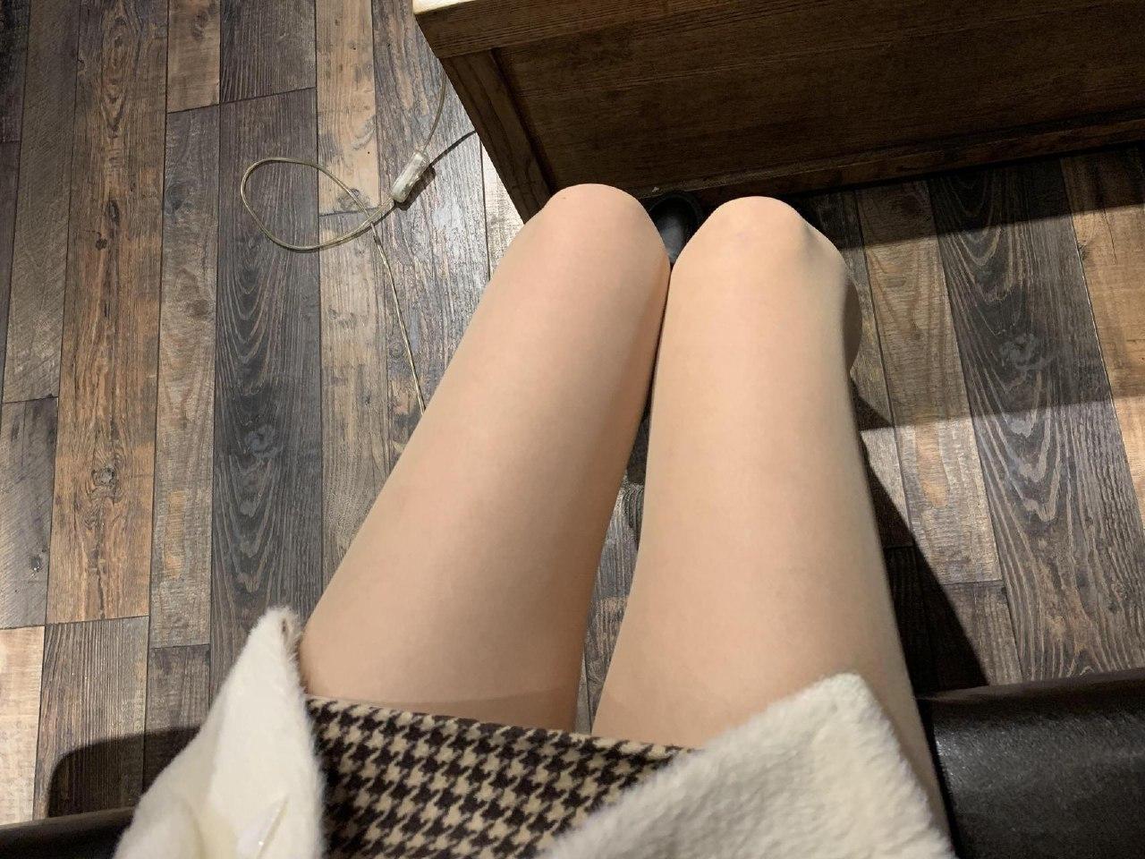 小仙女Elaine - 格子超短裙美腿 第14张图片