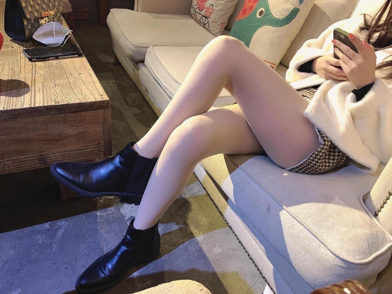 小仙女Elaine - 格子超短裙美腿 第15张图片