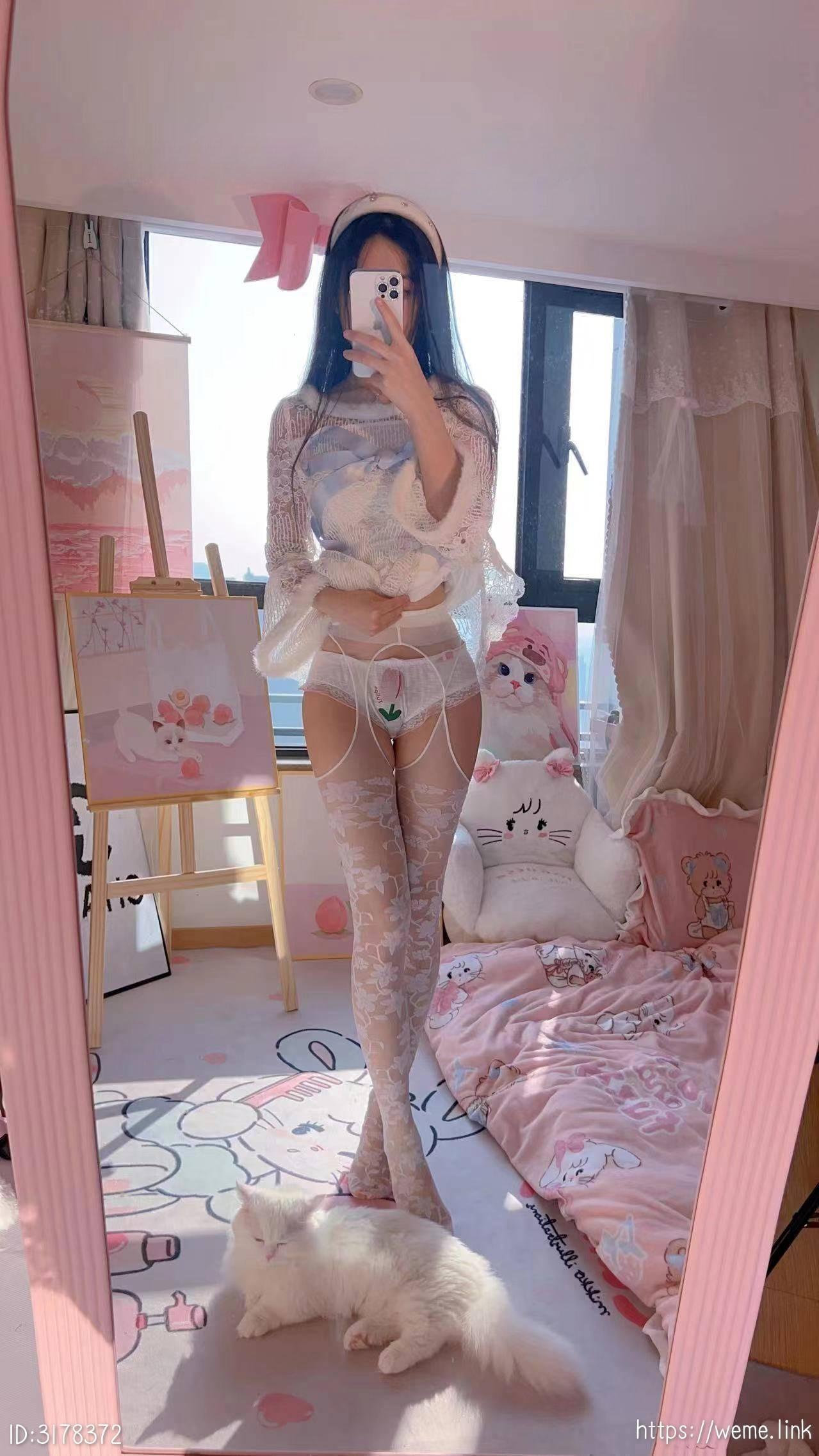小萌子 - 女神印花丝袜 第3张图片