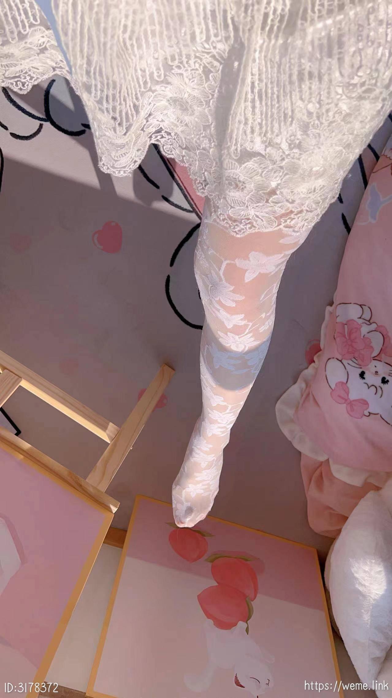 小萌子 - 女神印花丝袜 第5张图片
