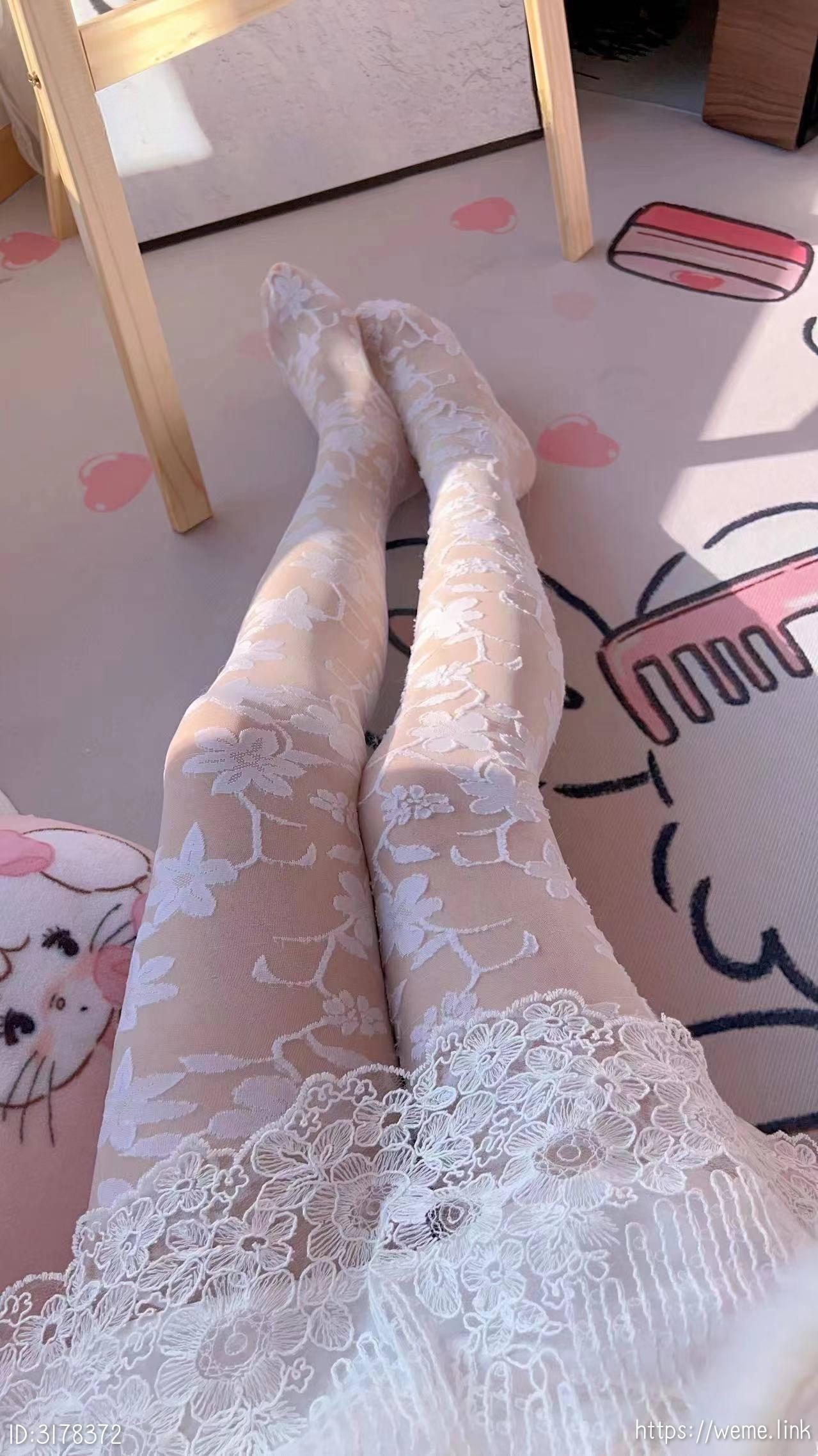 小萌子 - 女神印花丝袜 第9张图片