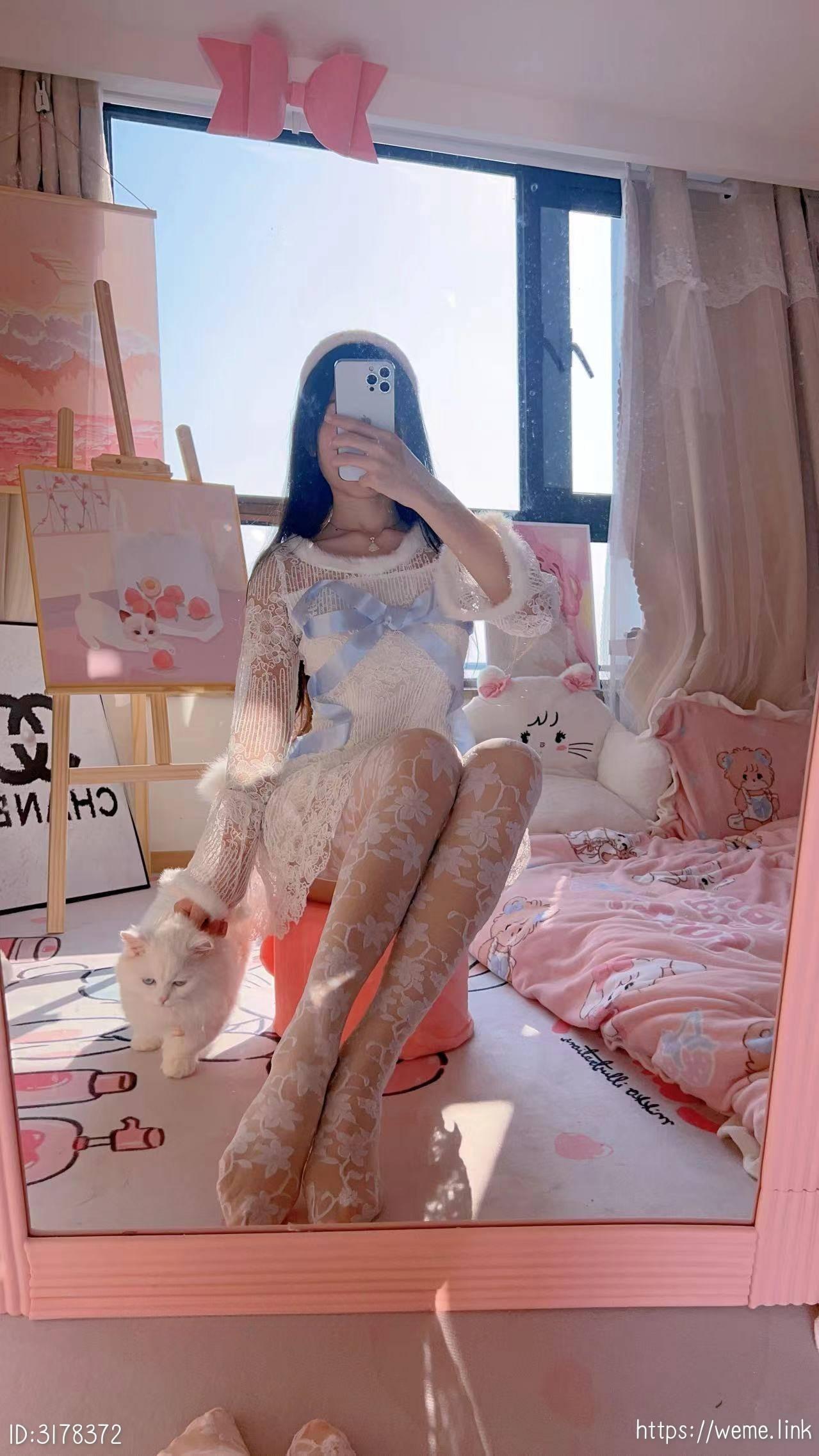 小萌子 - 女神印花丝袜 第14张图片