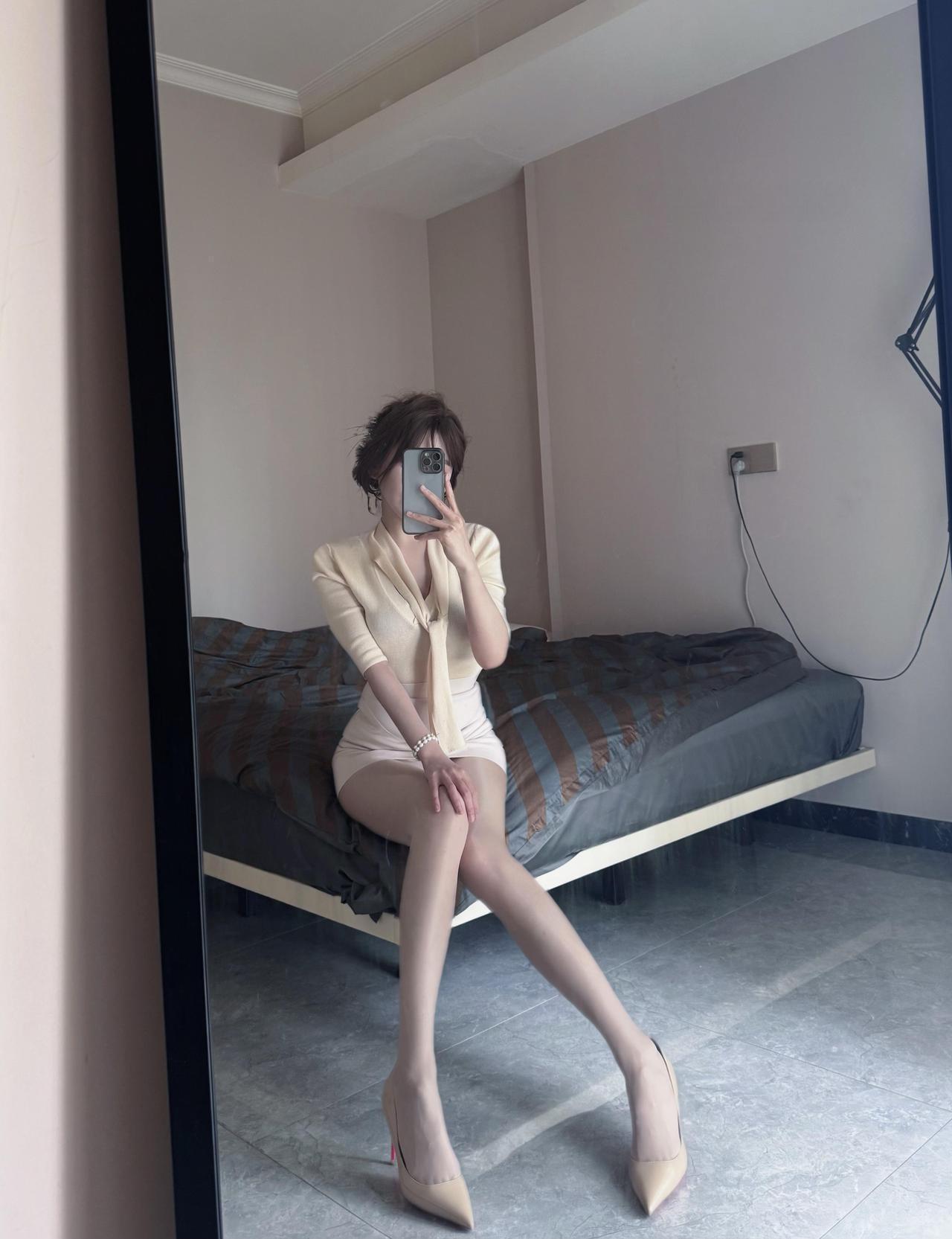 张雅智 - 御姐的肉丝袜 第2张图片