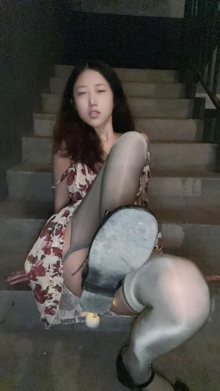 柯宝碎碎念 - 花朵吊带裙 第6张图片