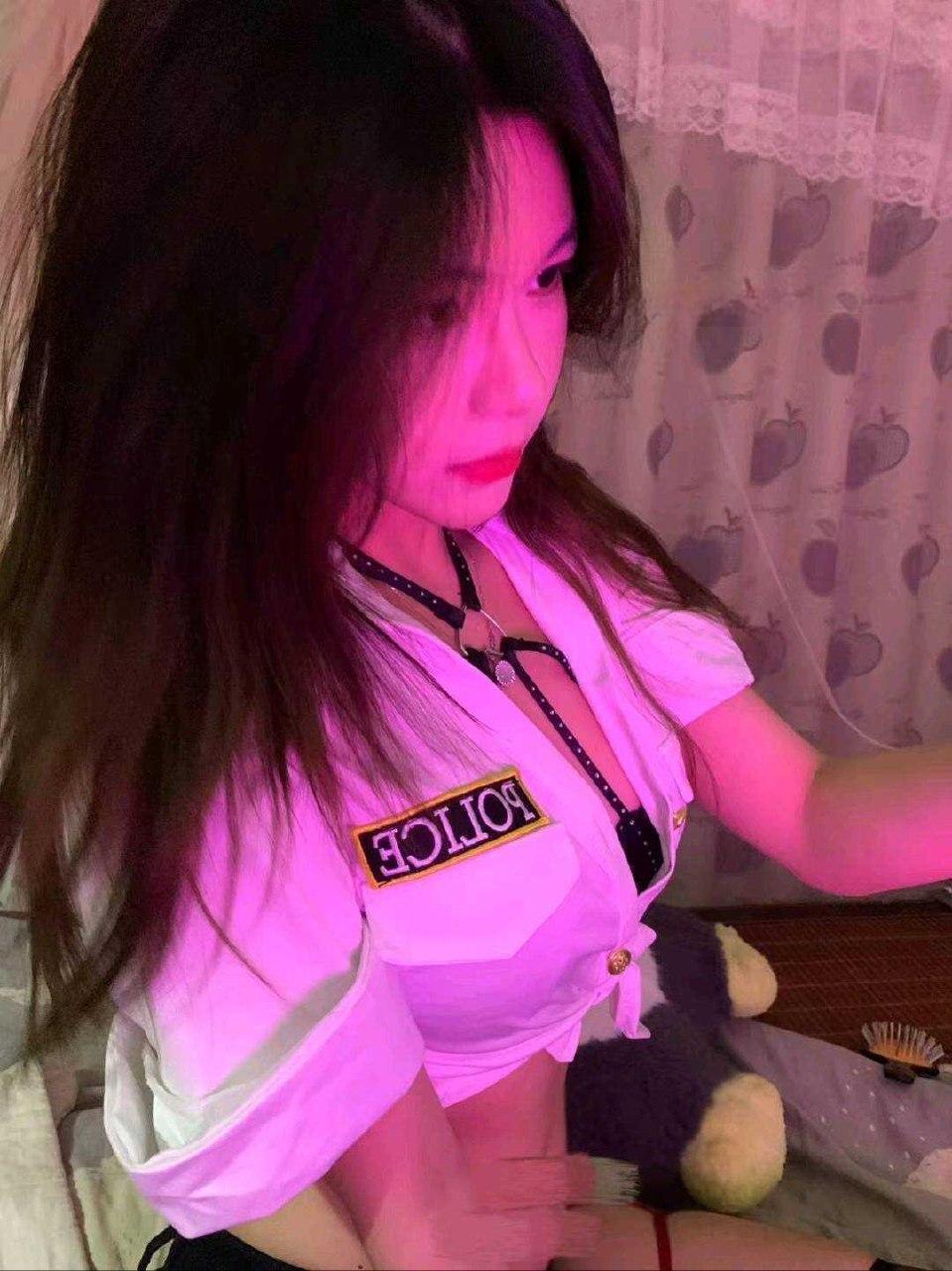 多加香菜 - 露腰女警花 第10张图片