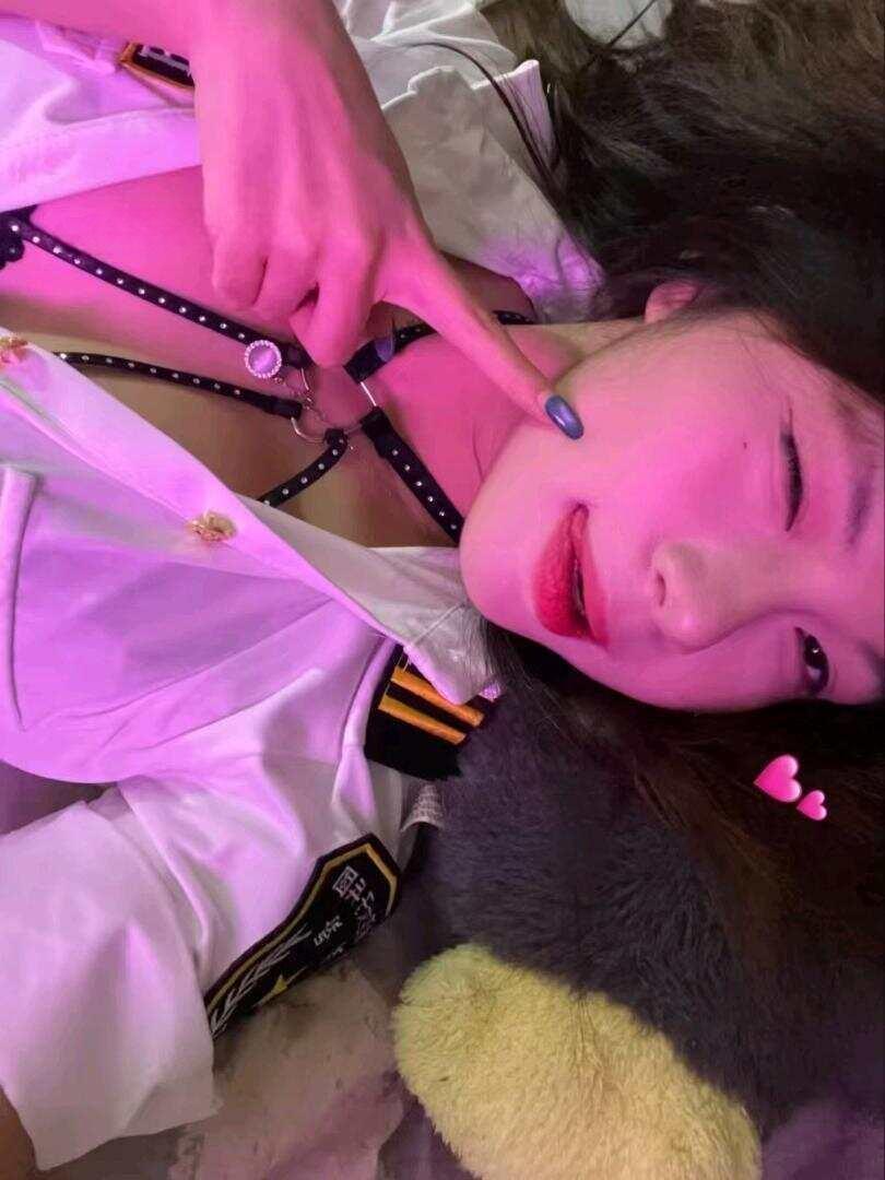 多加香菜 - 露腰女警花 第9张图片