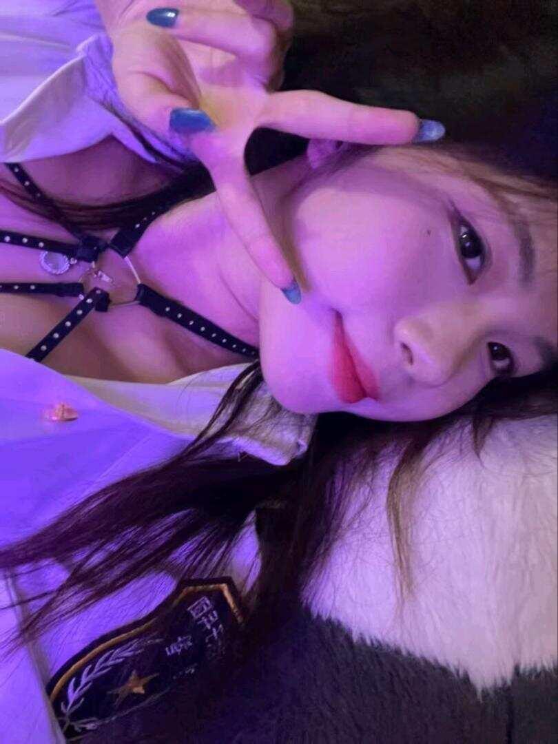 多加香菜 - 露腰女警花 第11张图片