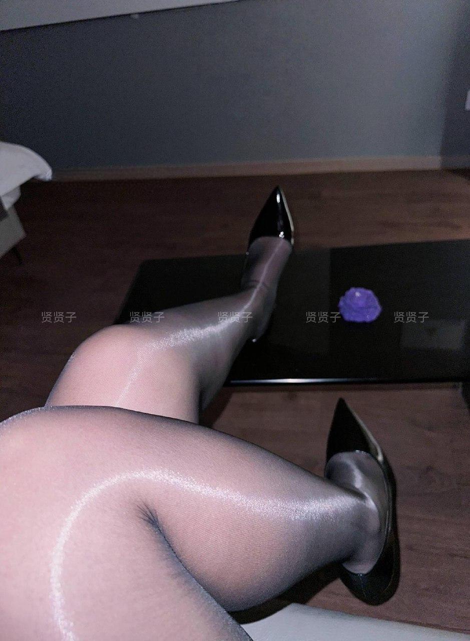 贤贤子 - 酒红油丝腿 第7张图片