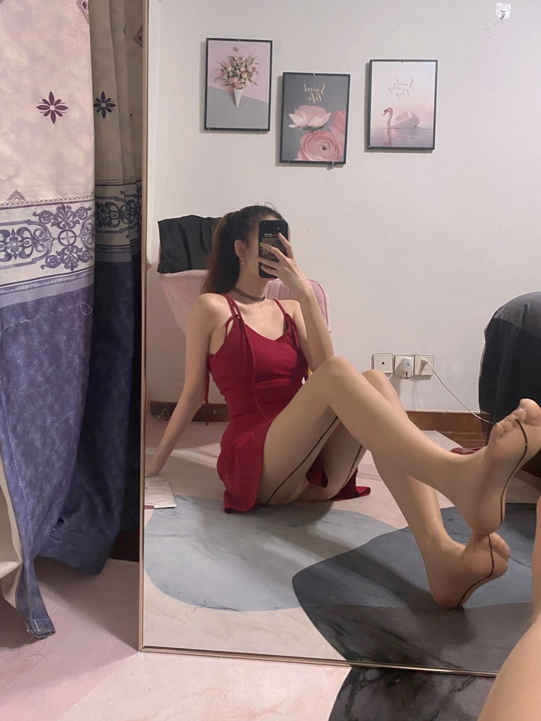 提袜少女 - 黑丝红裙人妻 第1张图片