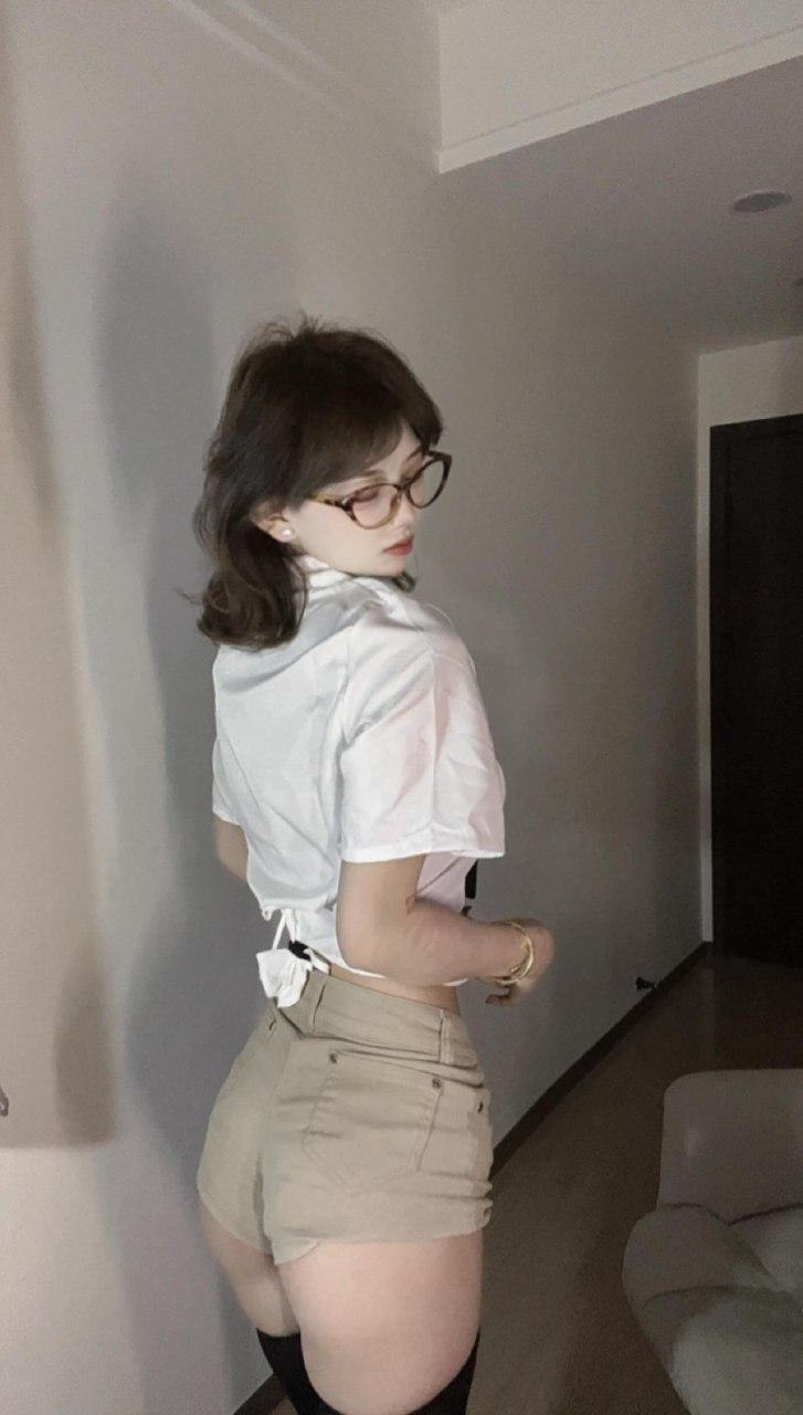 吞吞 - 黑丝女秘书 第7张图片