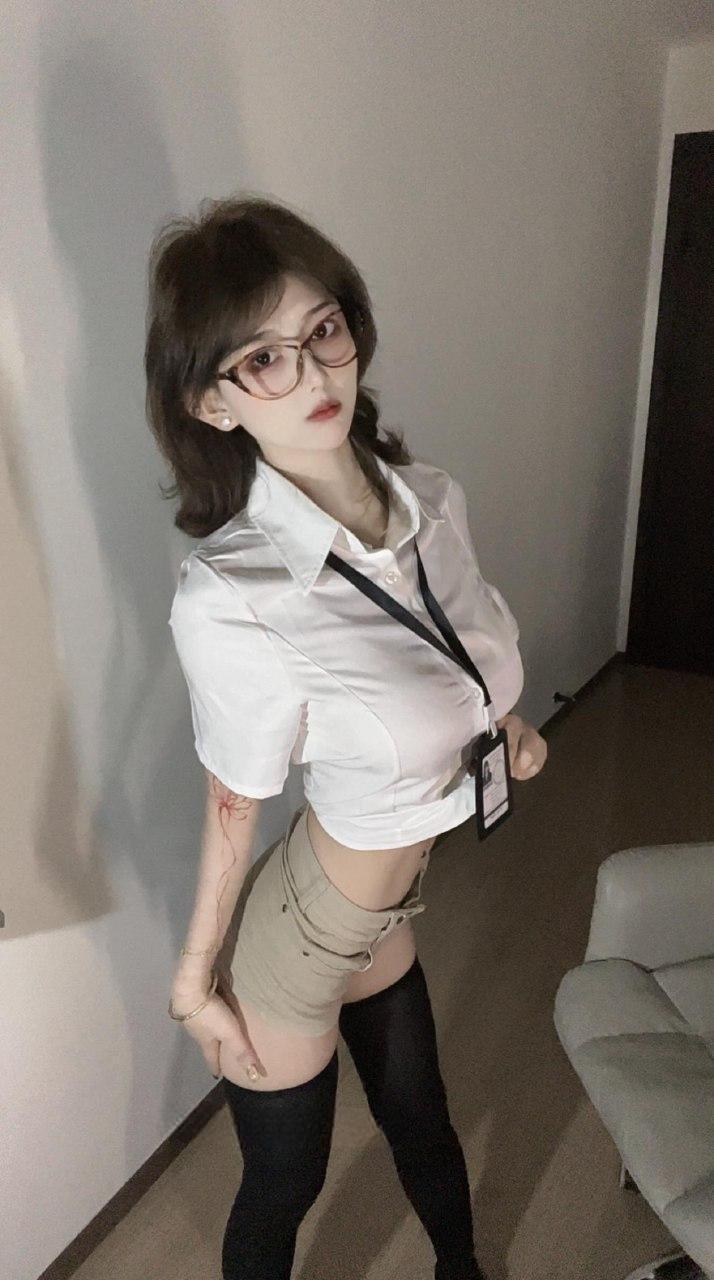 吞吞 - 黑丝女秘书 第8张图片