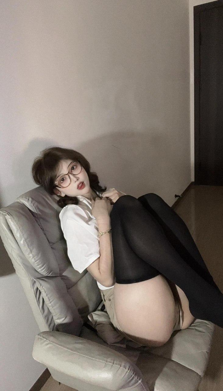吞吞 - 黑丝女秘书 第9张图片