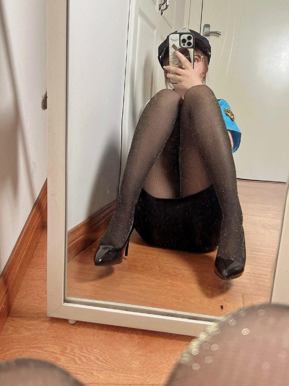 张思允 - 敞开式蓝色警花制服 第20张图片