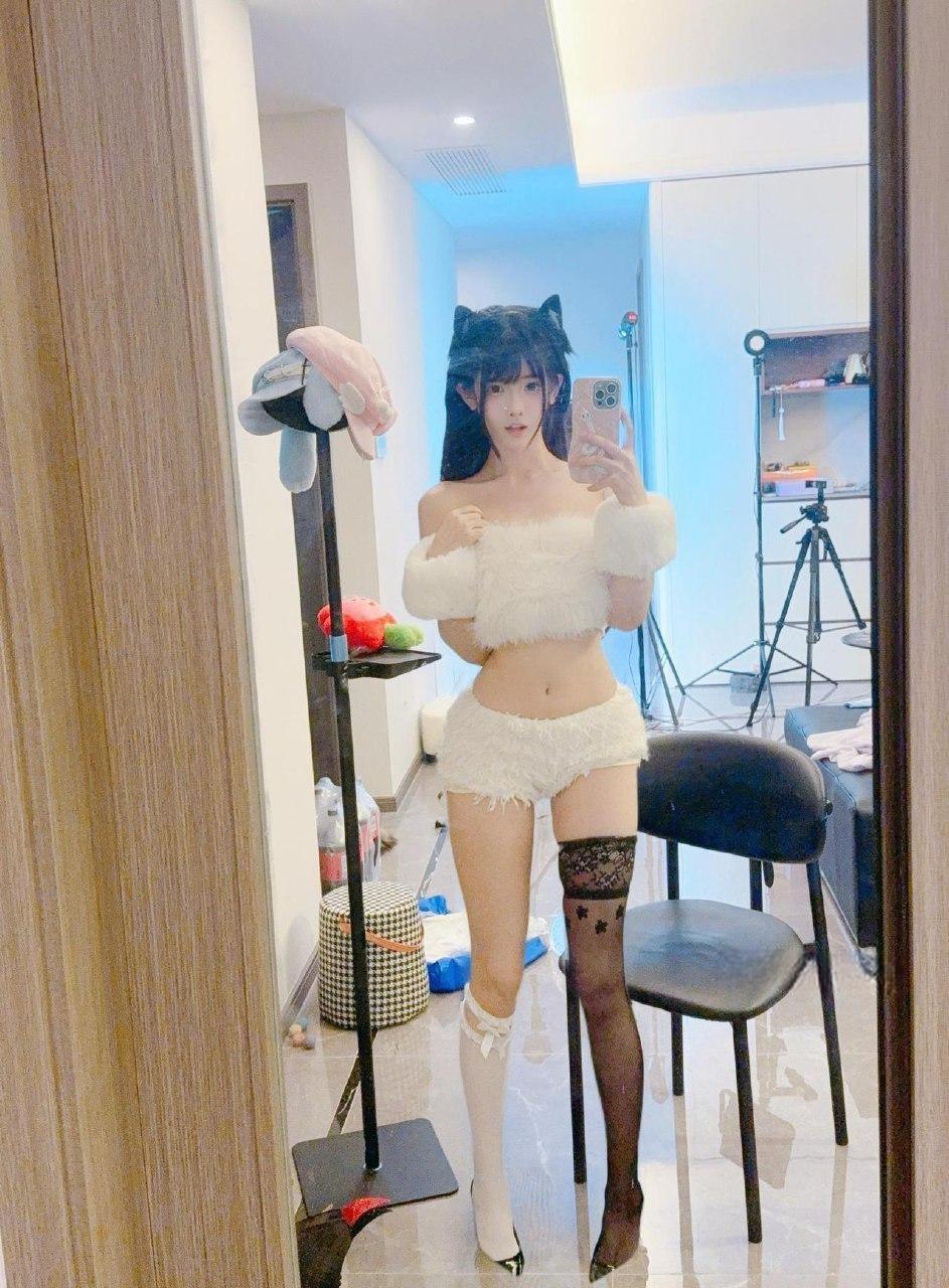 短发那只猫 - 抹胸短筒白袜 第7张图片