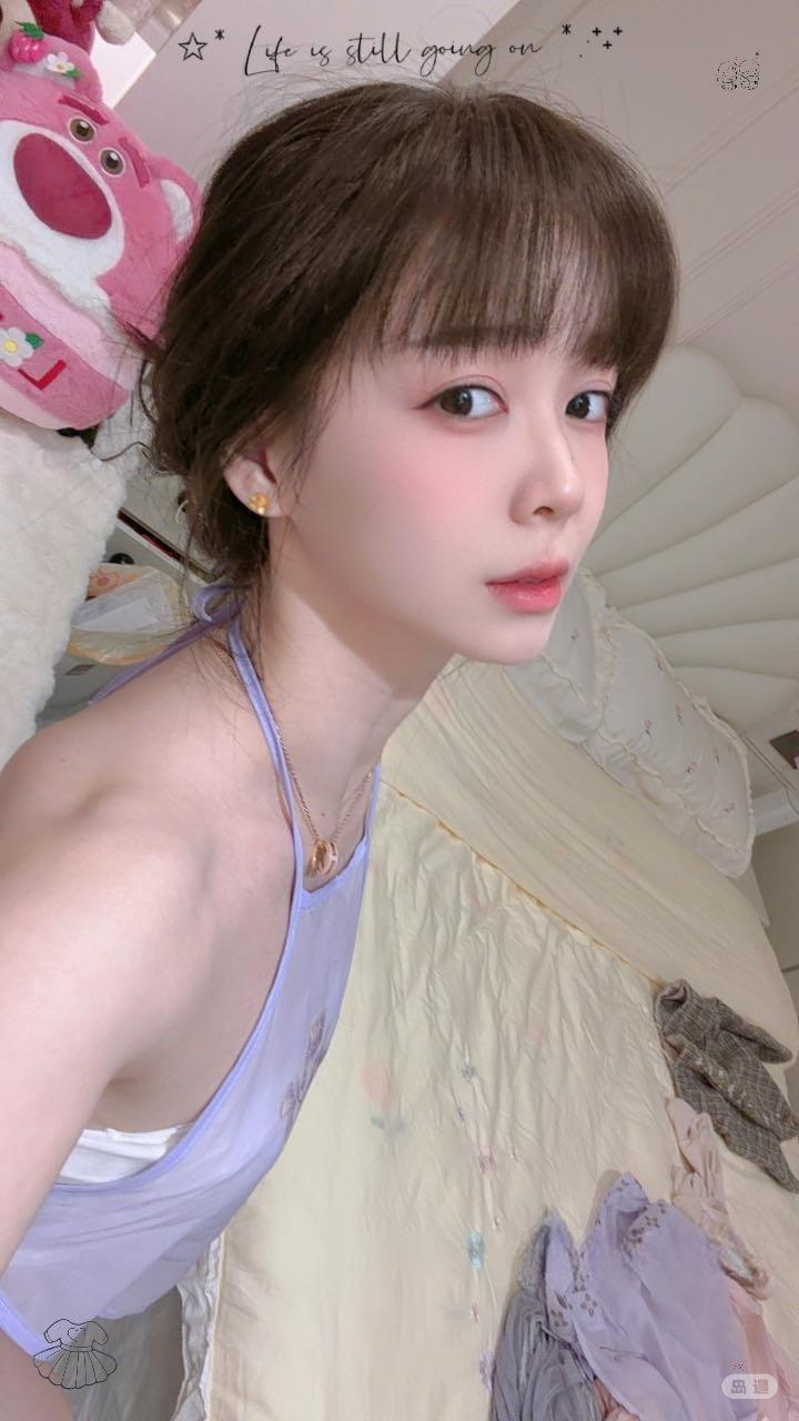 七七仙女 - 浅紫色花卉印花吊带背心 第1张图片