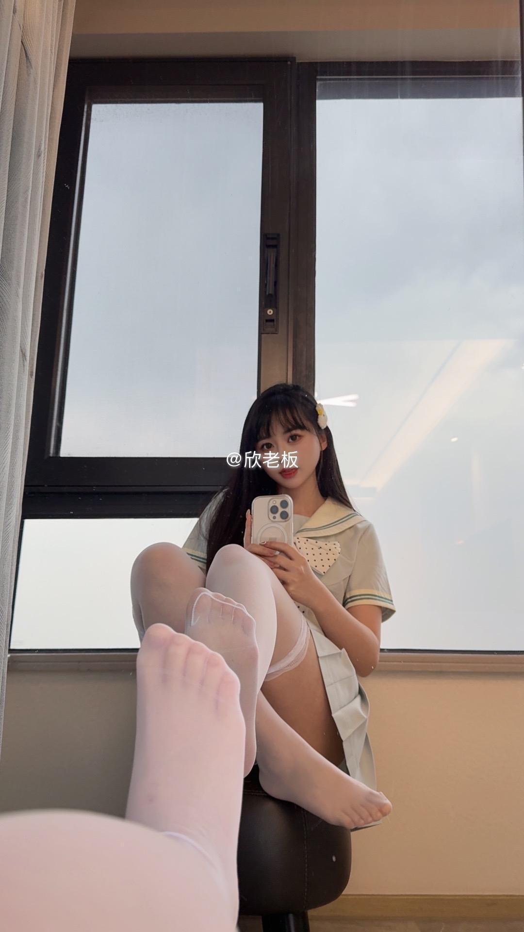 欣老板 - 条纹包臀短裙 第15张图片