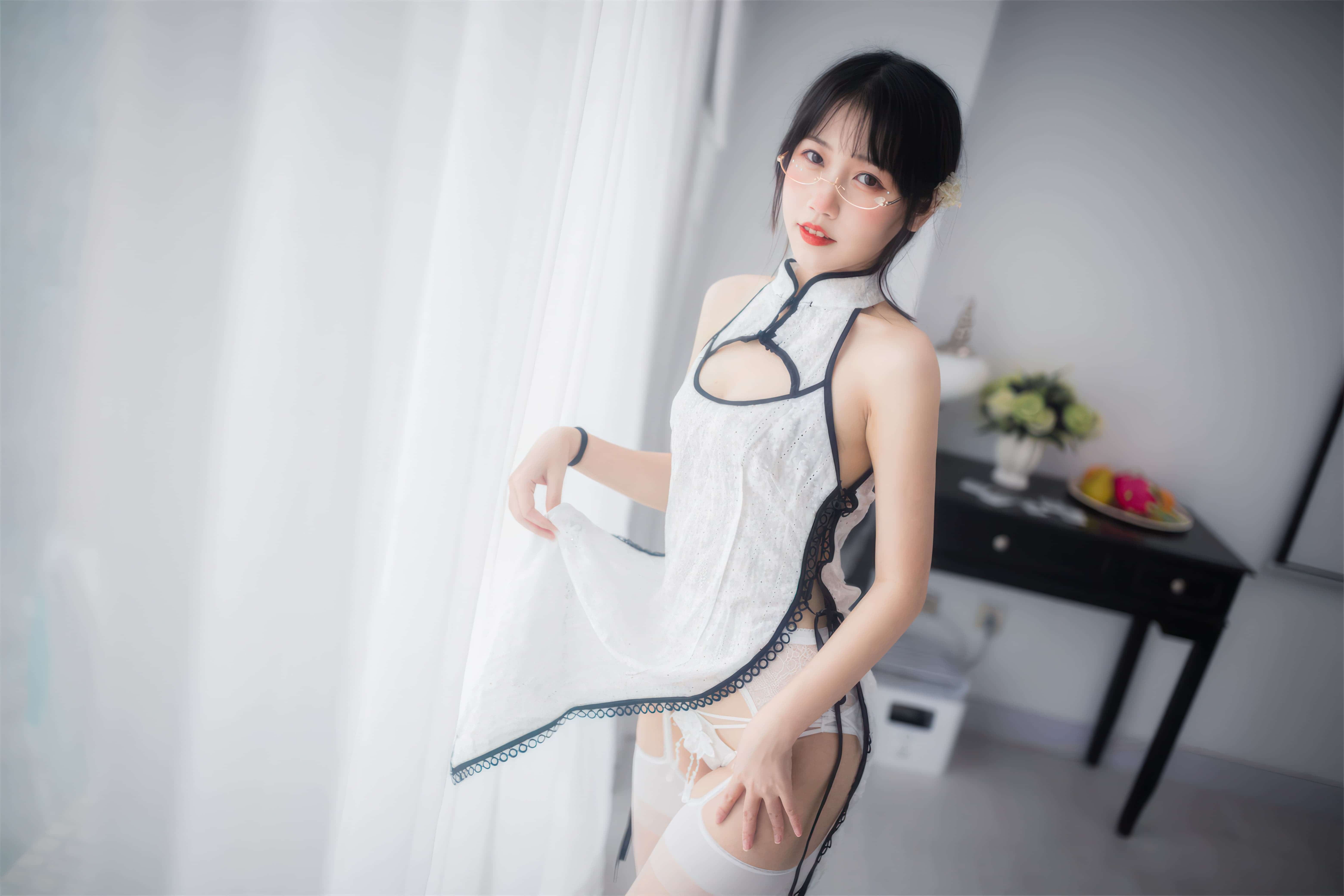 不呆猫 – 人妻白旗袍 第24张图片