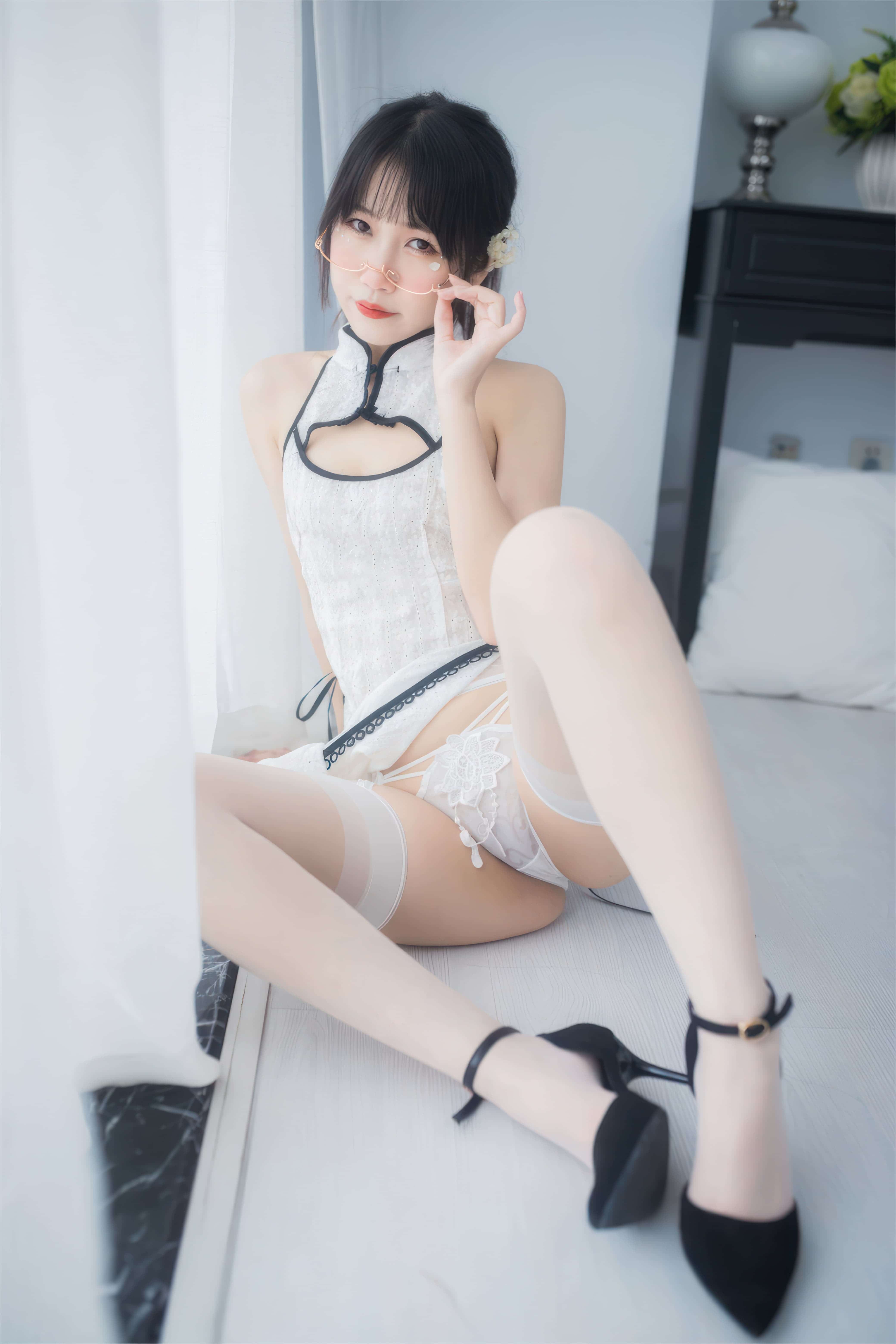 不呆猫 – 人妻白旗袍 第29张图片