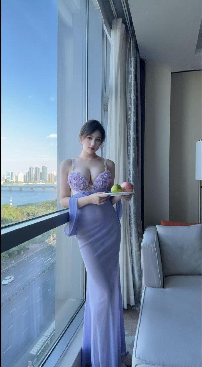 可可西 - 透视紫色御姐裙 第27张图片