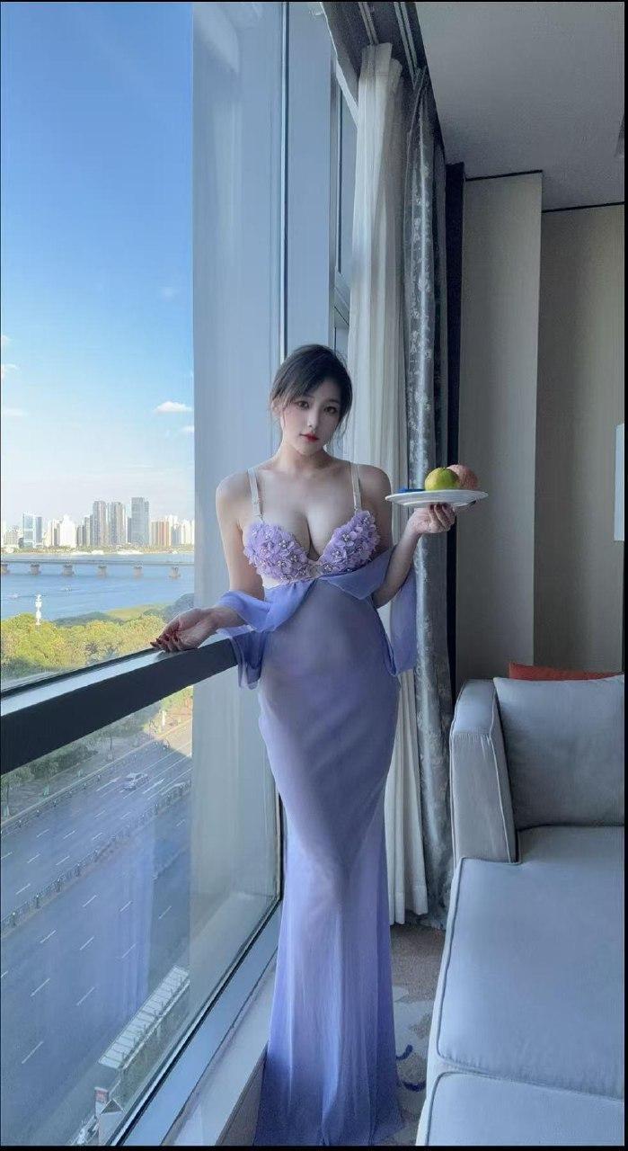 可可西 - 透视紫色御姐裙 第30张图片