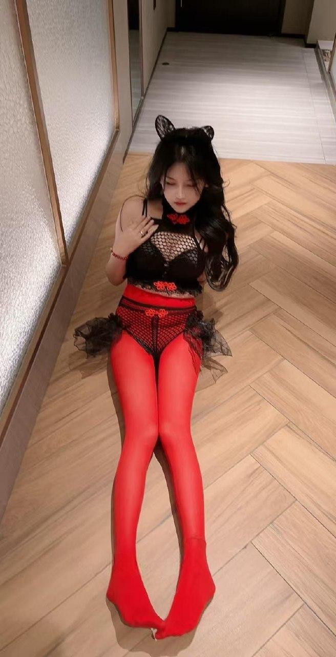 辰妈吖 - 红丝袜兔兔 第1张图片