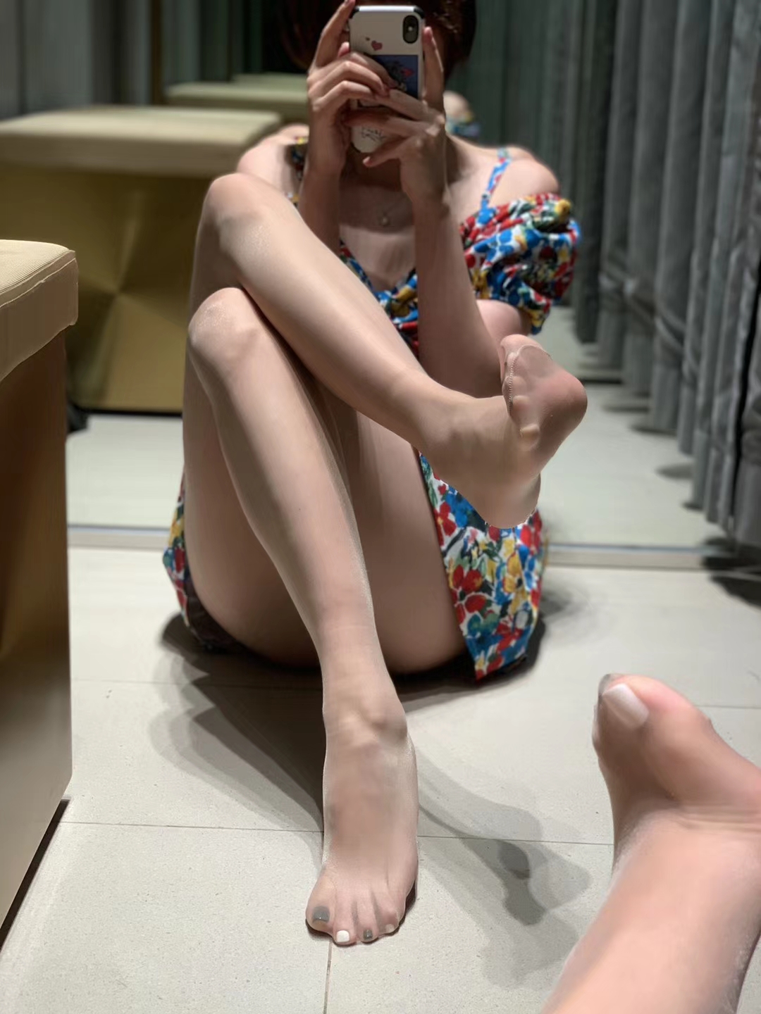 无敌哒小姨妈 - 吊带小花裙 第8张图片