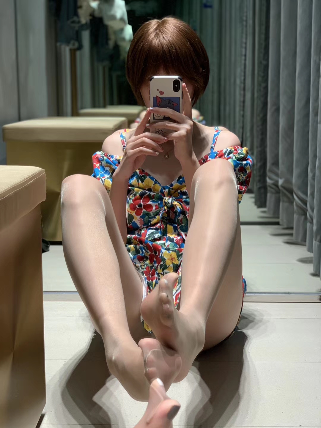 无敌哒小姨妈 - 吊带小花裙 第12张图片