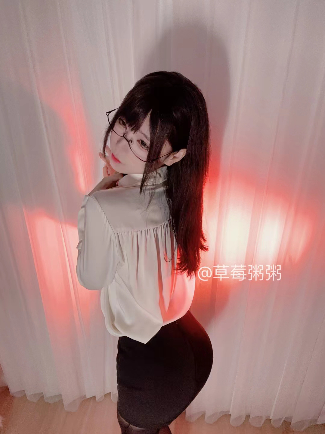 十万口草莓粥粥 - 酒红氛围版黑丝 第3张图片