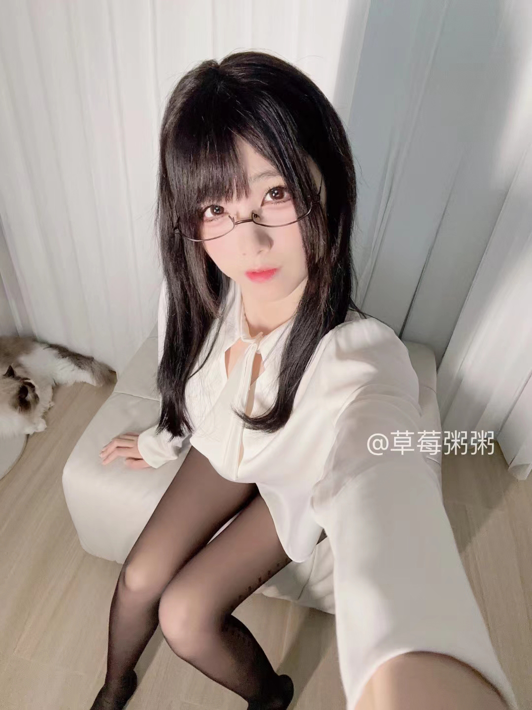 十万口草莓粥粥 - 酒红氛围版黑丝 第17张图片