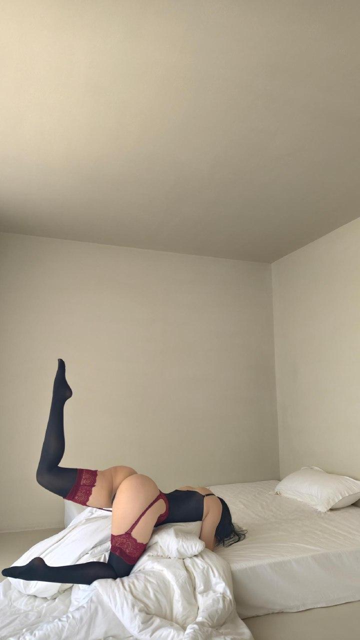 俏妞 - 红蕾丝边吊带 第16张图片