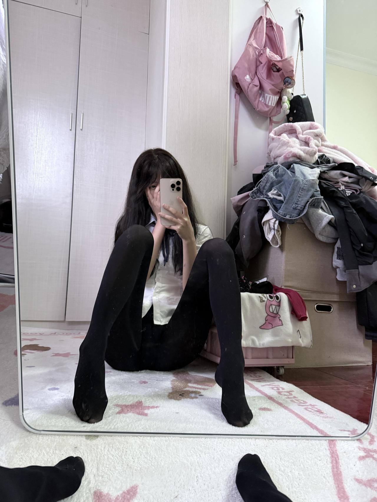 一只香 - 短袖黑丝 第2张图片