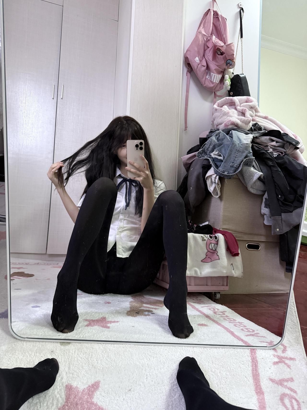 一只香 - 短袖黑丝 第1张图片