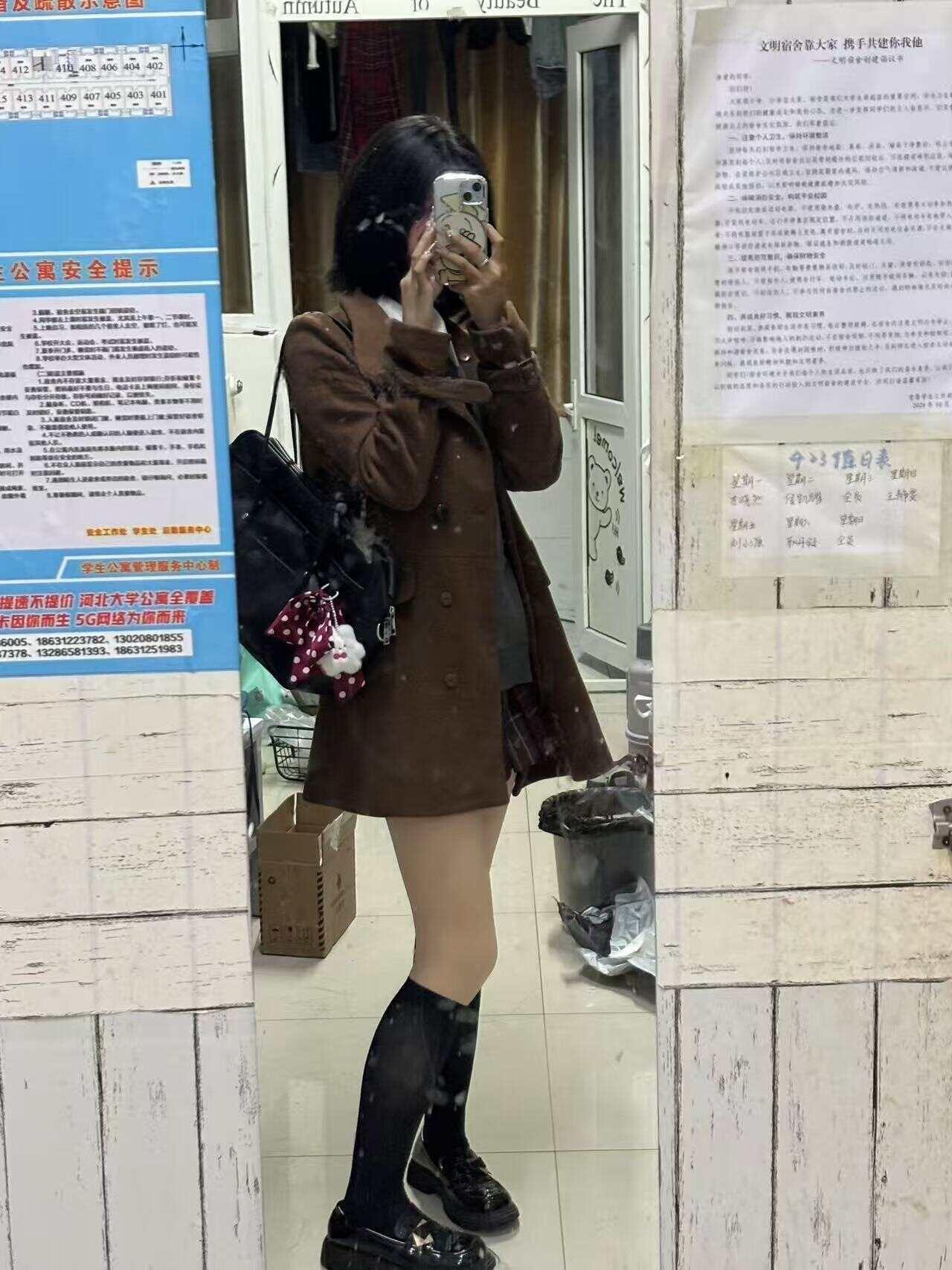 小樱小源 - 套裙学姐 第1张图片