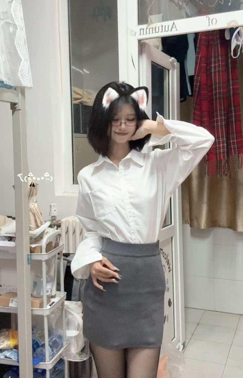 小樱小源 - 套裙学姐 第7张图片