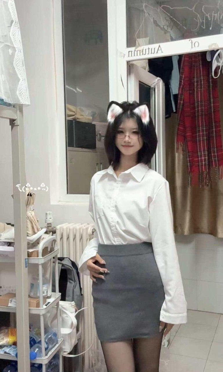 小樱小源 - 套裙学姐 第10张图片