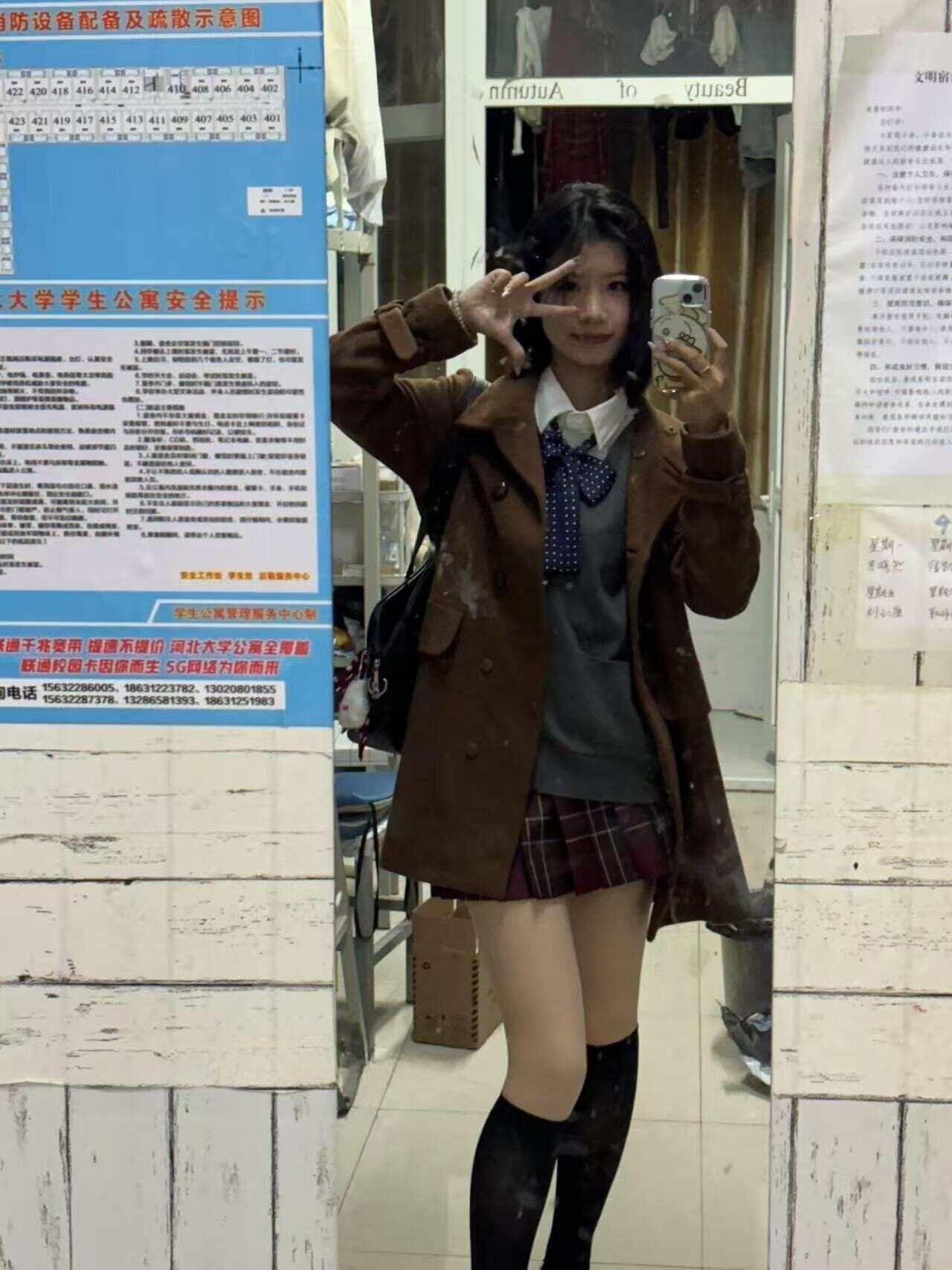 小樱小源 - 套裙学姐 第8张图片