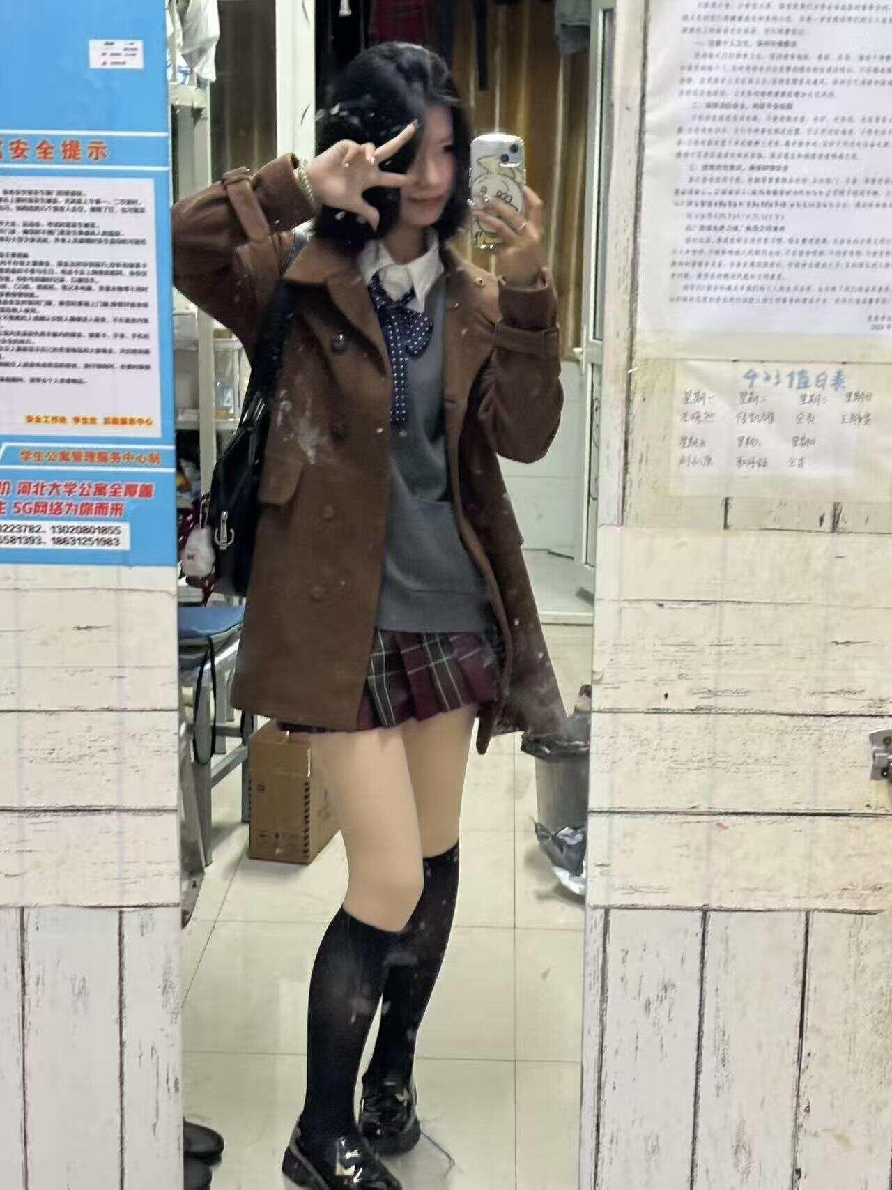 小樱小源 - 套裙学姐 第11张图片