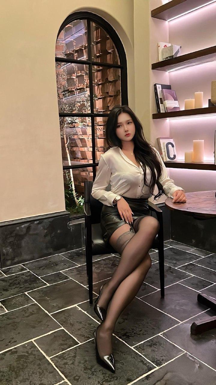 娜比 - 长筒灰丝皮裙 第12张图片