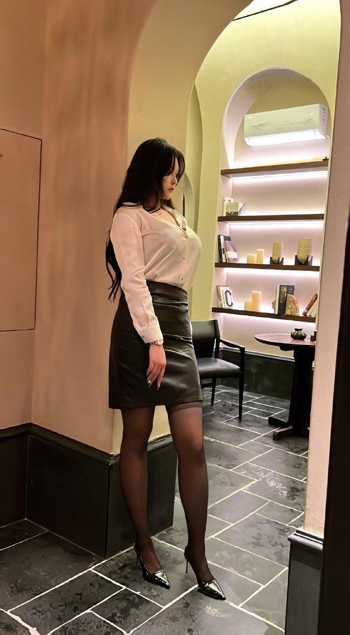 娜比 - 长筒灰丝皮裙 第23张图片