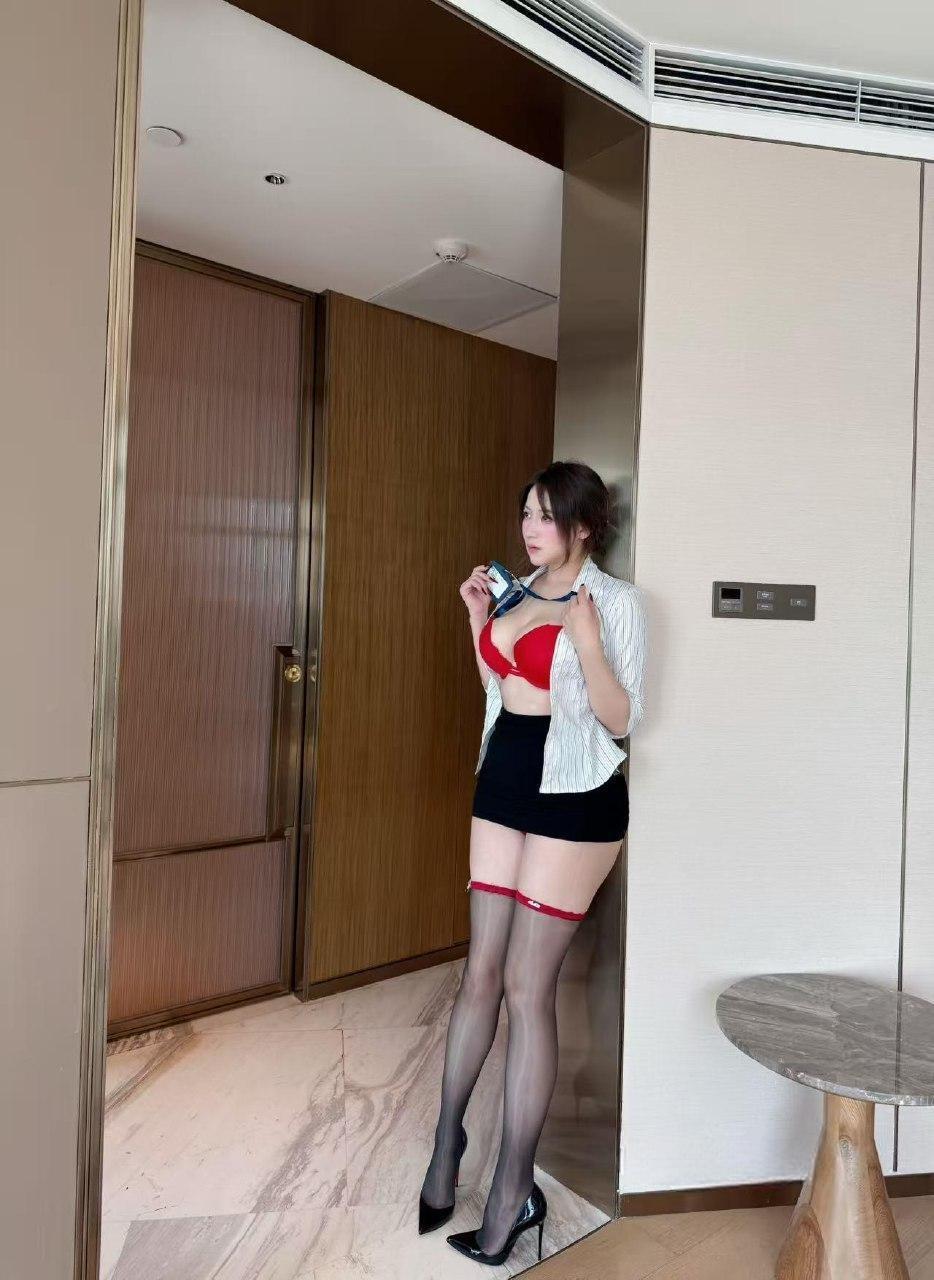 可可西 - 爆乳女白领的日常 第15张图片