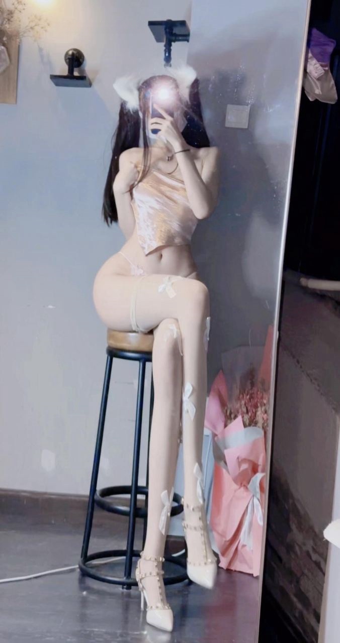 小艾根本吃不饱 - 完美的细丁姿势 第11张图片