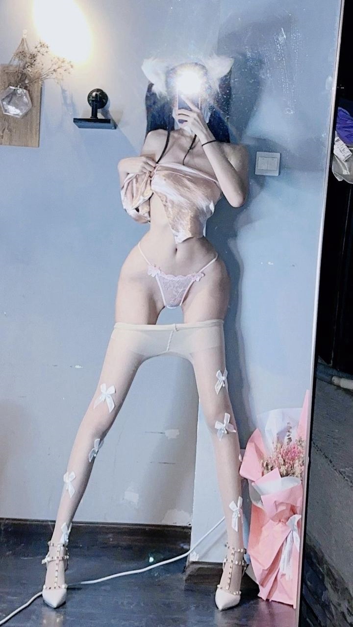 小艾根本吃不饱 - 完美的细丁姿势 第44张图片