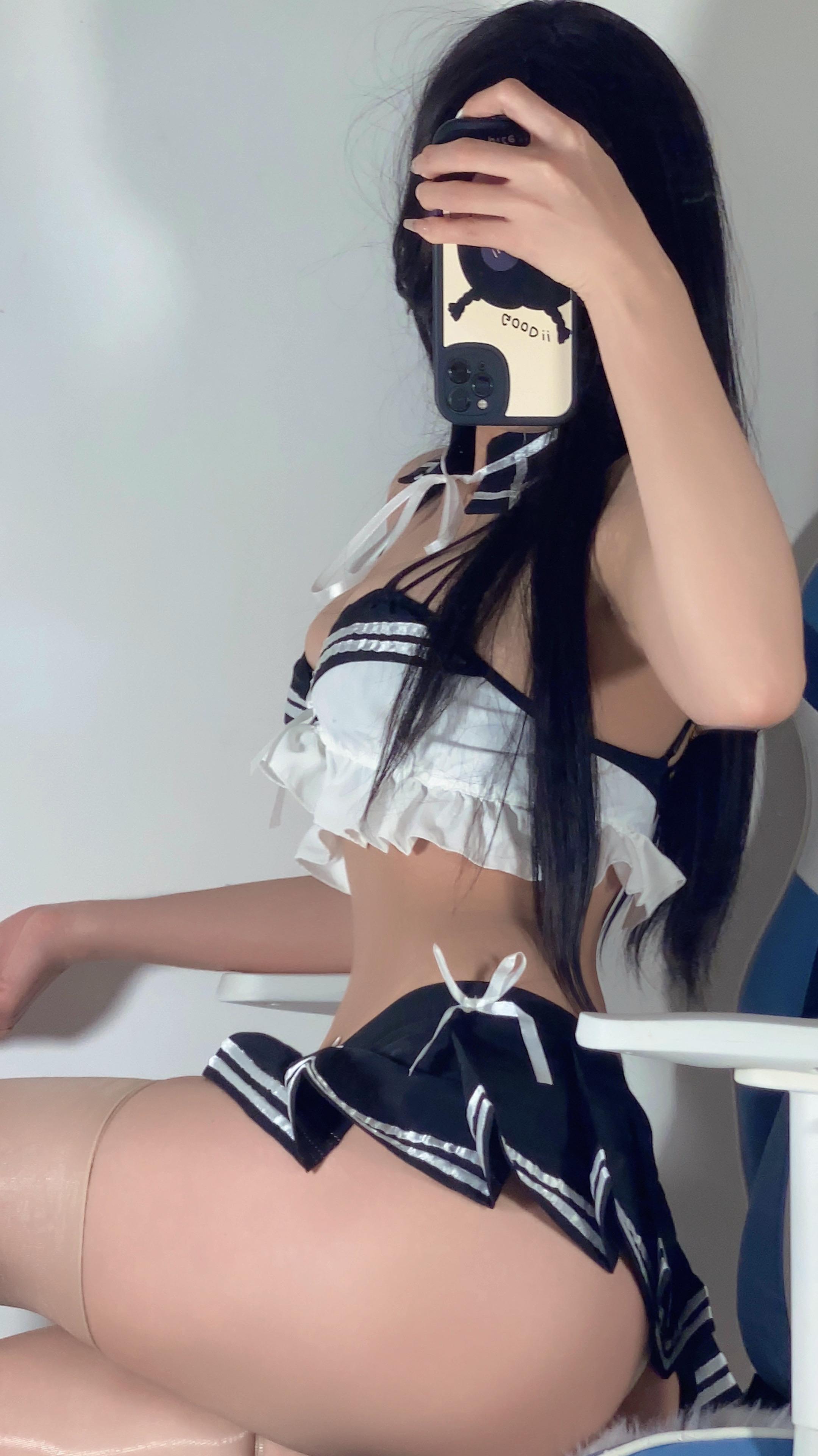 徐绾绾 - 黑白水手服比基尼 第12张图片