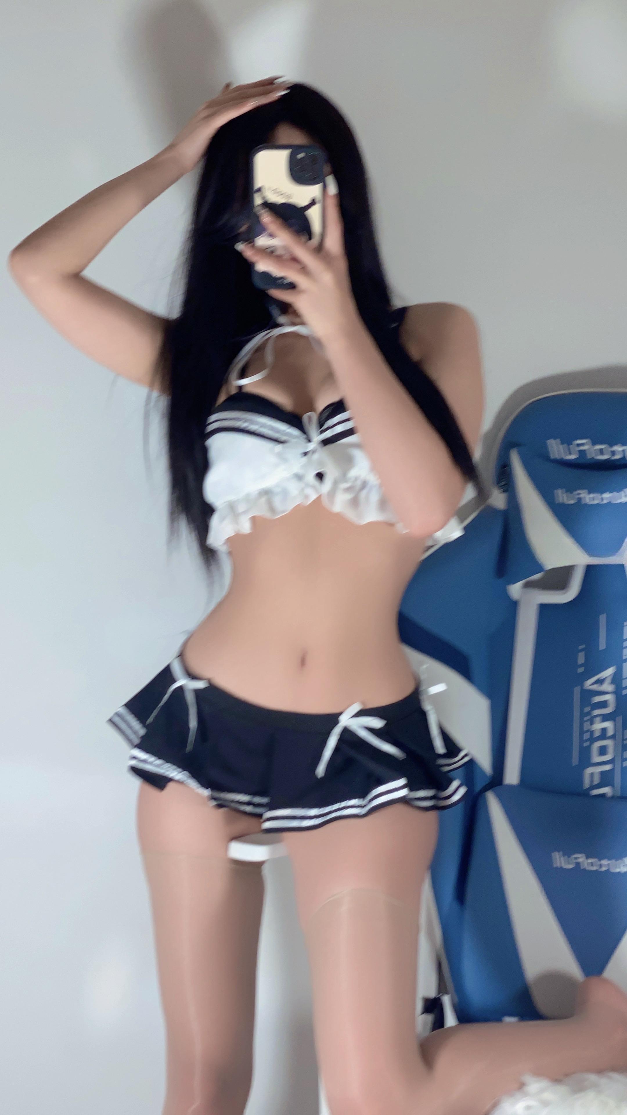 徐绾绾 - 黑白水手服比基尼 第14张图片
