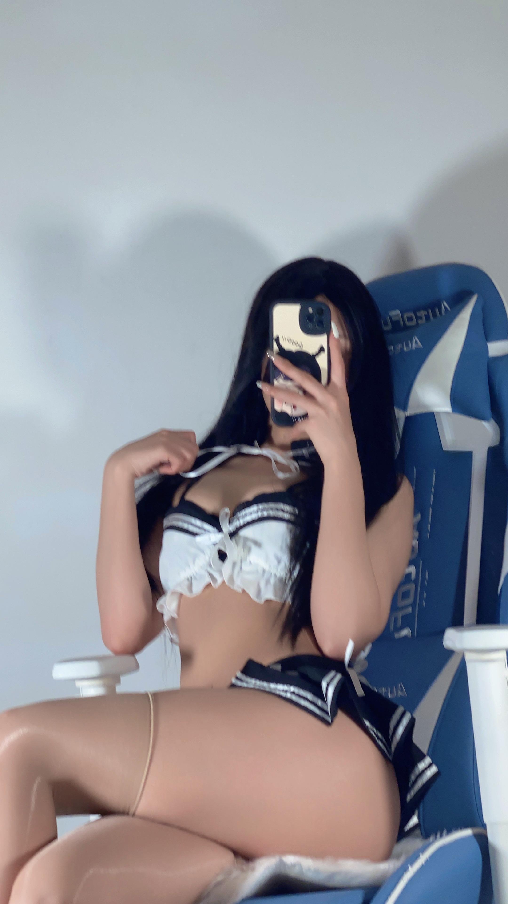 徐绾绾 - 黑白水手服比基尼 第15张图片
