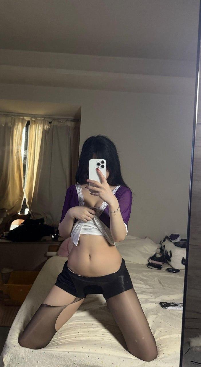 雪顶 - 黑油丝俏女郎 第3张图片