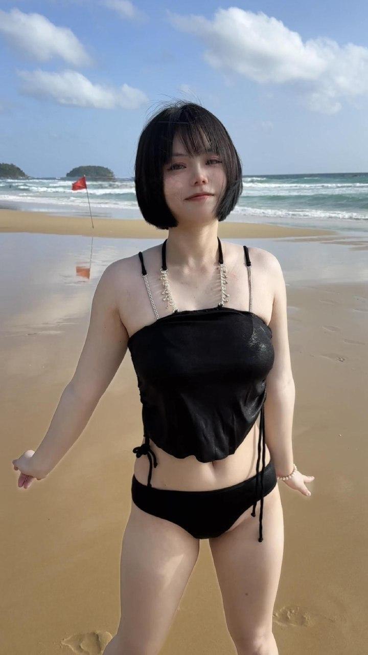小瑾 - 海边黑色比基尼 第2张图片