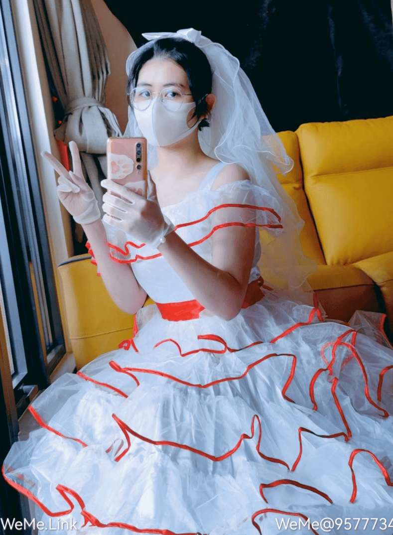 奶咪 - 甜美白红婚纱 第3张图片